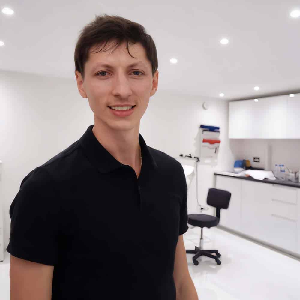 Laur, Laurentiu Bradea lead scalp micropigmentation practitioner inside the private ScalpMates SMP studio in Birmingham, UK
